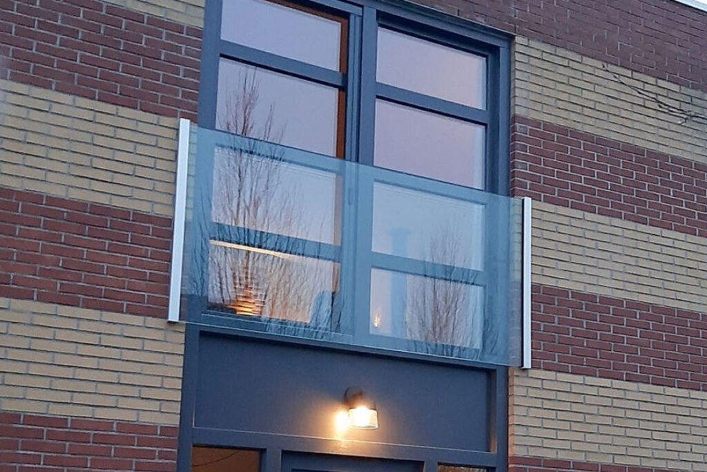 Französische balkone aus glas