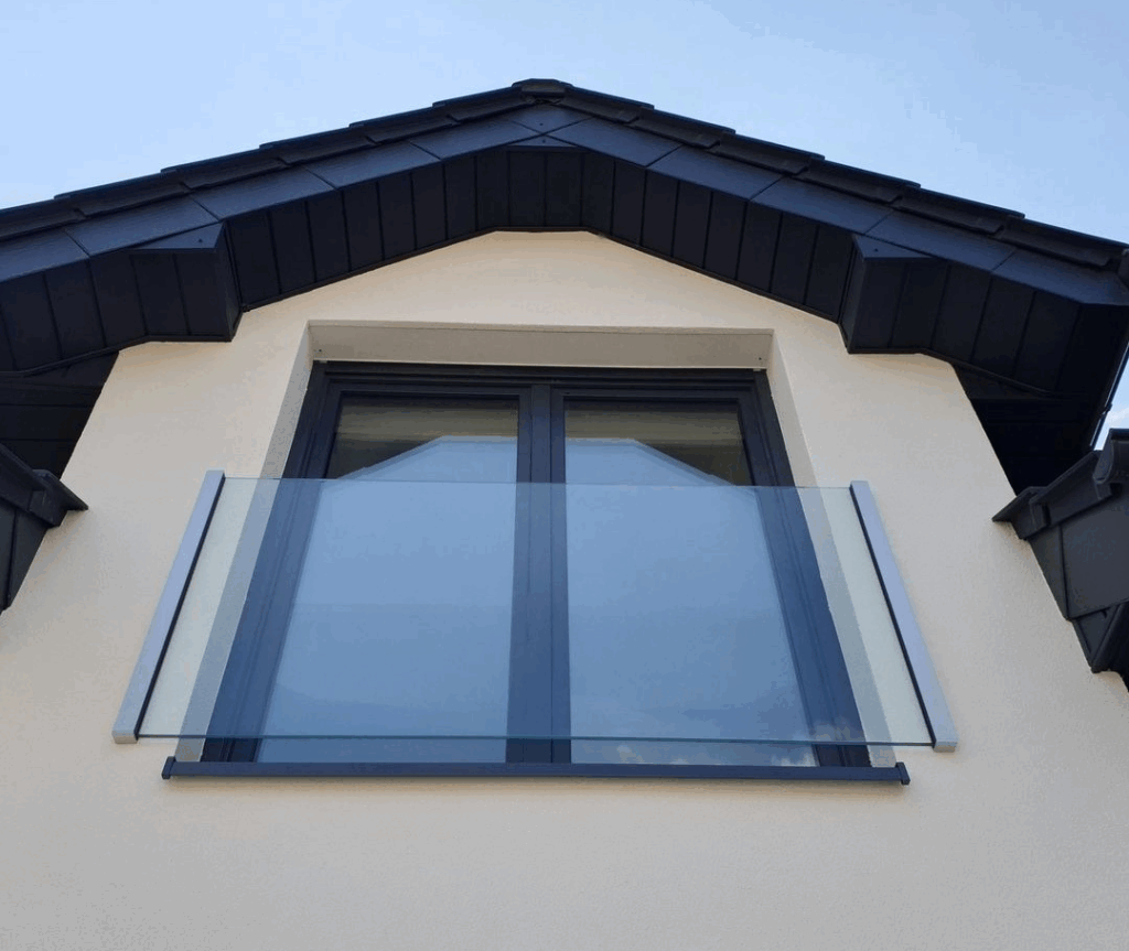 Französischen Balkon mit Glas einbauen lassen