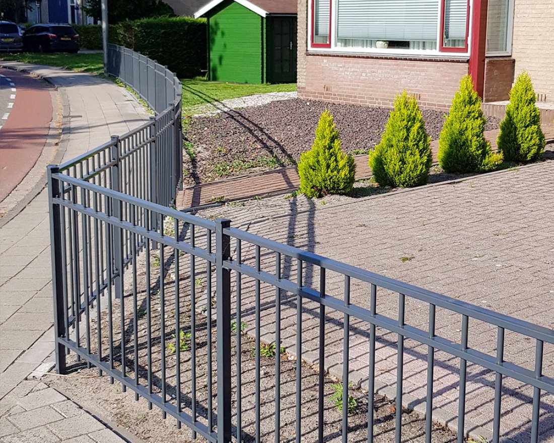 Zierzaun aus Stahl